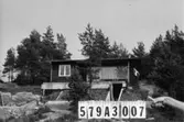 Byggnadsinventering i Lindome 1968. Lindome 6:37.
Hus nr: 579A3007.
Benämning: fritidshus och redskapsbod.
Kvalitet, fritidshus: mycket god.
Kvalitet, redskapsbod: mindre god.
Material: trä.
Tillfartsväg: framkomlig.
Renhållning: soptömning.