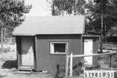Byggnadsinventering i Lindome 1968. Lindome 6:72.
Hus nr: 579B1051.
Benämning: fritidshus.
Kvalitet: mindre god.
Material: trä.
Övrigt: grund beredd för nytt hus.
Tillfartsväg: framkomlig.
Renhållning: soptömning.