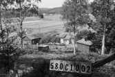 Byggnadsinventering i Lindome 1968. Hassungared 3:35.
Hus nr: 580C1002.
Benämning: permanent bostad, ladugård och redskapsbod.
Kvalitet: mindre god.
Material: trä.
Tillfartsväg: framkomlig.
Renhållning: soptömning.