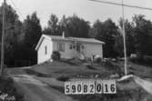 Byggnadsinventering i Lindome 1968. Strekered 1:12.
Hus nr: 590B2016.
Benämning: permanent bostad och garage.
Kvalitet: mycket god.
Material, bostadshus: trä.
Material, garage: sten, puts, trä.
Tillfartsväg: framkomlig.