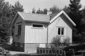 Byggnadsinventering i Lindome 1968. Hällesåker 4:40.
Hus nr: 590B4008.
Benämning: fritidshus och gäststuga.
Kvalitet: god.
Material: trä.
Tillfartsväg: framkomlig.
Renhållning: soptömning.