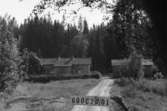 Byggnadsinventering i Lindome 1968. Strekered 1:18.
Hus nr: 600C2001.
Benämning: permanent bostad, ladugård och hus.
Kvalitet, bostadshus och hus: mindre god.
Kvalitet, ladugård: dålig.
Material: trä.
Tillfartsväg: framkomlig.