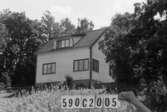 Byggnadsinventering i Lindome 1968. Tommered 1:18.
Hus nr: 590C2005.
Benämning: permanent bostad.
Kvalitet: god.
Material: trä.
Tillfartsväg: framkomlig.
Renhållning: soptömning.