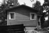 Byggnadsinventering i Lindome 1968. Torvmossared 1:39.
Hus nr: 590C4008.
Benämning: fritidshus och redskapsbod.
Kvalitet, bostadshus: mycket god.
Kvalitet, redskapsbod: dålig.
Material, bostadshus: trä.
Material, redskapsbod: masonite.
Tillfartsväg: ej framkomlig.