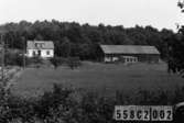 Byggnadsinventering i Lindome 1968. Långås 1:38.
Hus nr: 558C2002.
Benämning: permanent bostad och ladugård.
Kvalitet, bostadshus: god.
Kvalitet, ladugård: mindre god.
Material: trä.
Tillfartsväg: framkomlig.