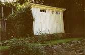Sånglärkan 1. Uthus sett från nordväst.