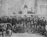 Ångkorvetten Balder från expeditionen den 15 oktober 1884 - 11 maj 1885.
chef: kommendörkapten von R.G. Hedenberg. Sekond kapten A.E.R. Carlheim-Gyllensköld.
Off:e: löjtnant greve H.D:M Hamilton, P.J Dahlgren, greve C.A Ehrensvärd, C.F Asker, greve H.R Hamilton.
Underlöjtnant: G.O. Wallenberg, friherre 'A.T.C. gyllenkrok, C.N. Gyllenstierna, G.T. Lidbeck, J.H.F. Corsselli.
Förfaltare: J. Fjellner
Läkare: p.G. annell.