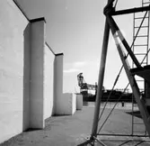 H55 Helsingborgsutställningen
Exteriör, avdelningen för kyrklig konst, ljus fasad och ställning med stege