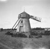 Akebäck, Gotland
Väderkvarn
Exteriör

Svensk arkitektur: kyrkor, herrgårdar med mera fotograferade av Arkitekturminnesföreningen 1908-23.