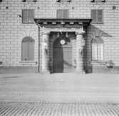 Tullen, Stockholm
Skeppsbron 38
Portalen
Exteriör

Svensk arkitektur: kyrkor, herrgårdar med mera fotograferade av Arkitekturminnesföreningen 1908-23.