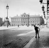 Arvfurstens palats, Stockholm
Gustav Adolfs torg
Exteriör

Svensk arkitektur: kyrkor, herrgårdar med mera fotograferade av Arkitekturminnesföreningen 1908-23.