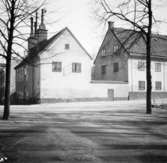 Drottninghuset, Stockholm
Johannes kyrkogård
Exteriör

Svensk arkitektur: kyrkor, herrgårdar med mera fotograferade av Arkitekturminnesföreningen 1908-23.