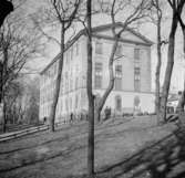 Skeppsholmen, Stockholm
Kasern
Exteriör

Svensk arkitektur: kyrkor, herrgårdar med mera fotograferade av Arkitekturminnesföreningen 1908-23.