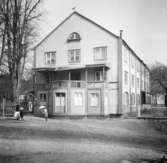 Djurgårdsstaden, Stockholm
Exteriör

Svensk arkitektur: kyrkor, herrgårdar med mera fotograferade av Arkitekturminnesföreningen 1908-23.