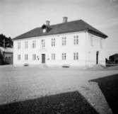 Rådhuset i Falkenberg, Halland
Vid torget
Exteriör

Svensk arkitektur: kyrkor, herrgårdar med mera fotograferade av Arkitekturminnesföreningen 1908-23.