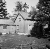 Gården Kroken även kallad Klostret
Lödöse, Västergötland
Exteriör

Svensk arkitektur: kyrkor, herrgårdar med mera fotograferade av Arkitekturminnesföreningen 1908-23.