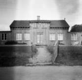 Kåsna, Västergötland
Exteriör

Svensk arkitektur: kyrkor, herrgårdar med mera fotograferade av Arkitekturminnesföreningen 1908-23.