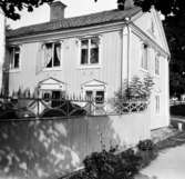 Södertälje eller Trosa, Södermanland
Exteriör

Svensk arkitektur: kyrkor, herrgårdar med mera fotograferade av Arkitekturminnesföreningen 1908-23.