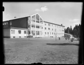 Fagersta lasarett
Exteriör med gräs i förgrunden.