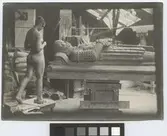 Stockholms stadshus. Modellverkstan med en del av Birger Jarls monument. Fig. 2. 
Modellverkstad på vind med en del av Birger Jarls monument samt kvinnlig modell.