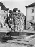 Skulpturen Krönikebrunnen av konstnären Nils Sjögren