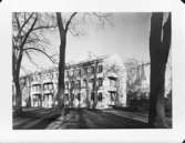 Reproduktion efter fotografi av Feiniger
Flerbostadshus
Exteriör