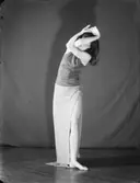 Dansbild med Birgit Åkesson.