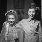 Barnkalas med maskerad
Två flickor