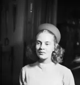 Damkläder
Kvinna med hatt