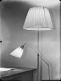 Lampa vid skrivbord
Armatur, varuhuset NK