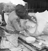 Arbete med  konstnären Egon Møller-Nielsens lekskulptur Tuffsen