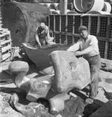 Arbete med  konstnären Egon Møller-Nielsens lekskulptur Tuffsen