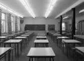 Hagaskolan
Interiör av klassrum, skolbänkar i raka rader