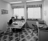 SIF - huset
Interiör, kontorsrum med kvinna vid skrivbord.