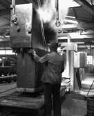 Borensberg, Ytong
Interiör av fabrik, man vid maskin
