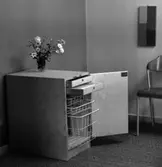 Skåp med öppen lucka