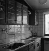 villa Åberg
Interiör av kök, köksskåp med glasluckor