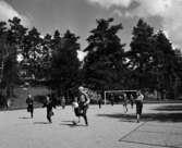 Parkområde
Fotbollsplan med springande barn