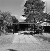 Villa
Exteriör, garage vid hög tall