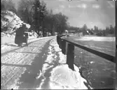 Gunnar på promenad i vagn. Vinterbild.