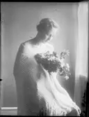 Elsa, fondporträtt i slöja (försök).