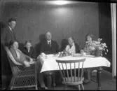 Herrskapet Gustaf [W….?] och vi kring kaffebordet.