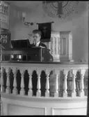 Haga Nygata 25: Lutherska Missionskapellet. Sven Gudmundsson spelar på orgeln.