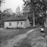 Gräfsnäs, Soldatstugan i slottsparken.