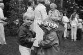 Midsommarfirande i Bunketorp, Lindome, år 1984.

För mer information om bilden se under tilläggsinformation.