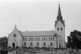 Konfirmander 50-årsjubilerar vid Lindome kyrka, år 1984.

För mer information om bilden se under tilläggsinformation.