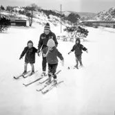 På skidskolan vintern 1960, Uddevalla