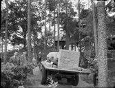 Transport och resning av monument