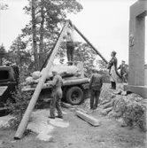 Transport och resning av monument