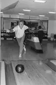 Mölndals-korpen anordnar aktiviteter för äldre i Mölndal, år 1984. Bowling. 